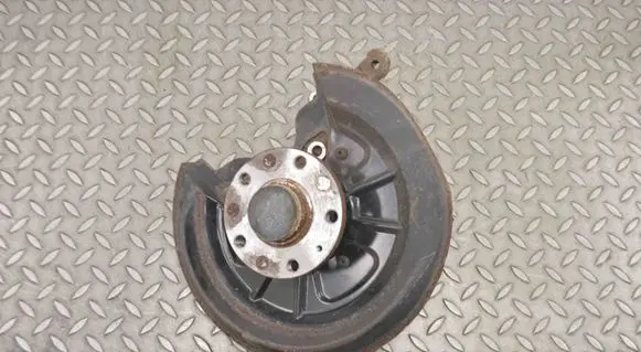 Volkswagen Golf VII Rear wheel hub