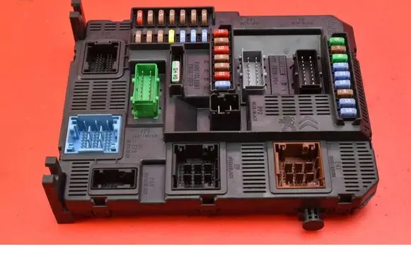 Peugeot 308 Fuse box set 9807054180-02