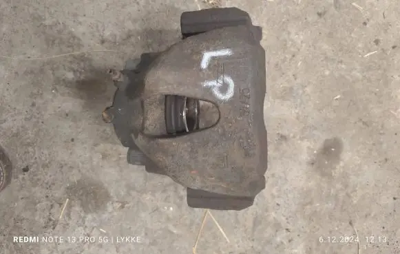 Opel Zafira A Front brake caliper