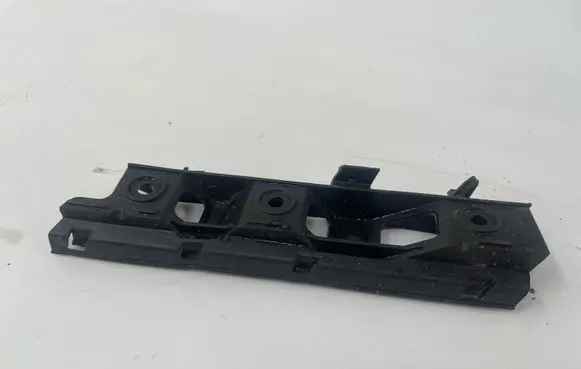 Volkswagen PASSAT B6 Front bumper mounting bracket 3C0807184