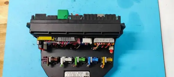 Mercedes-Benz C W204 Fuse box set A2045456201 A2044423200 A2044423300