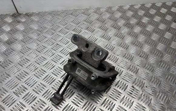 Skoda Octavia Mk3 (5E) Engine mount bracket 5Q0199262DF