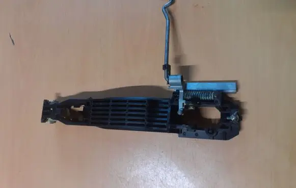 Rear door exterior handle/bracket