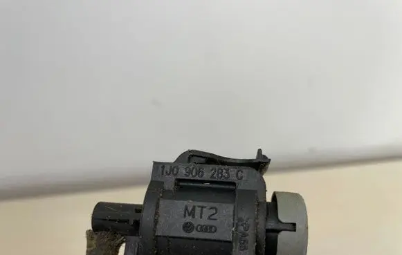 Audi A6 S6 C5 4B Turbo solenoid valve 1J0906283C