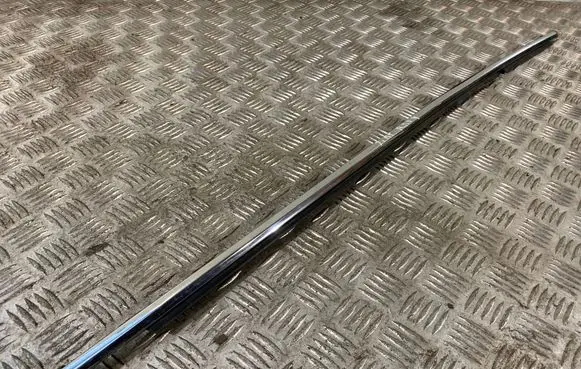 Toyota RAV 4 (XA40) Rear door glass trim molding