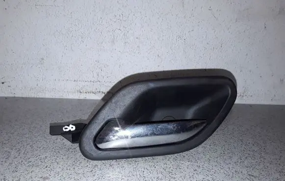 BMW 5 E39 Front door interior handle 8226049