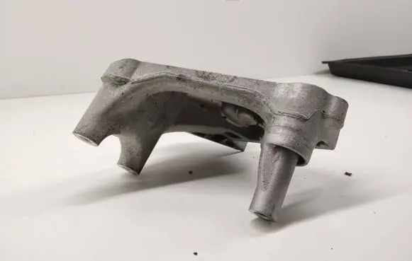 Engine mount bracket