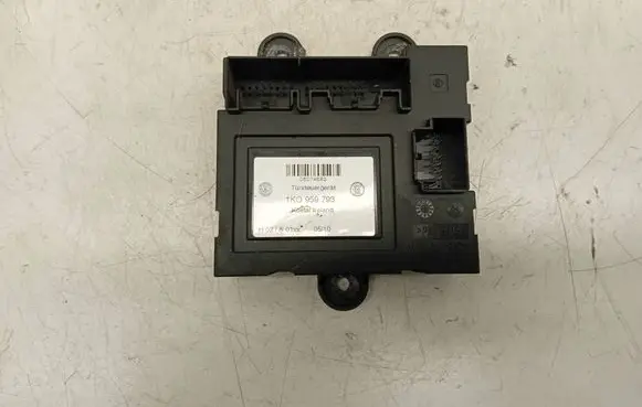 Volkswagen Caddy Door control unit/module 05074660 1K0959793