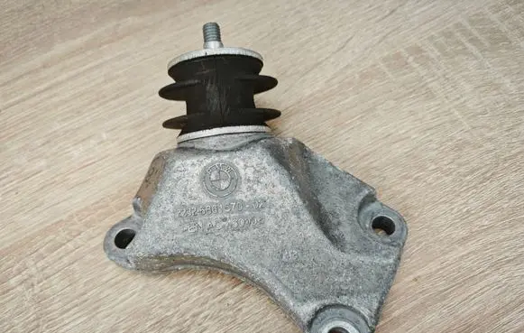 BMW 8 G16 Gearbox mounting bracket 6861570