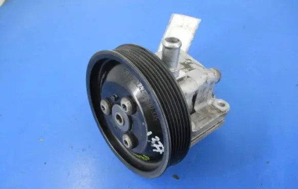BMW 3 E46 Power steering pump 6756611