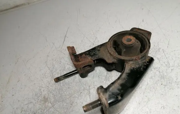 Toyota Corolla Verso E121 Engine mount bracket
