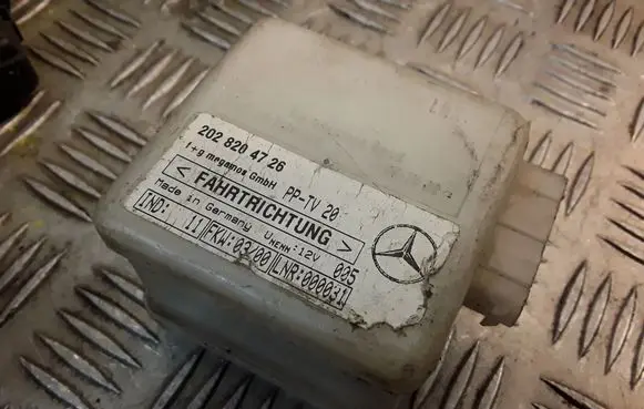 Mercedes-Benz C W202 Alarm control unit/module A2028204726 2028204726