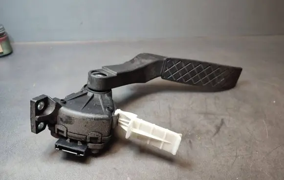 Audi Q7 4L Accelerator throttle pedal 7L0723507C