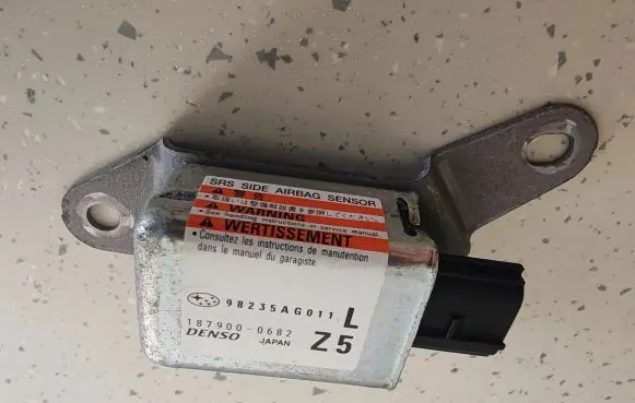 Subaru Legacy Airbag deployment crash/impact sensor 98235AG01 1879000682