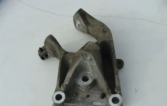Chrysler Voyager Gearbox mounting bracket 04721568AB