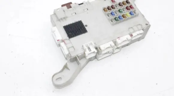 Lexus SC 300 - 400 Fuse module 8273024022