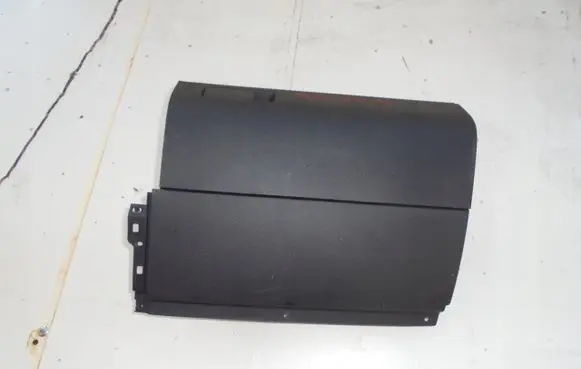 Volkswagen Touran I Glove box