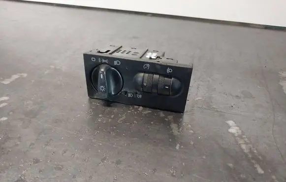 Volkswagen Golf III Light switch 1H6941531P