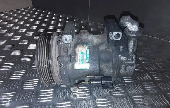 Mazda 2 Air conditioning (A/C) compressor (pump) 2s6119d629ae