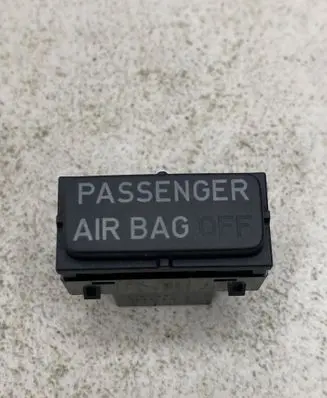 Passenger airbag on/off switch