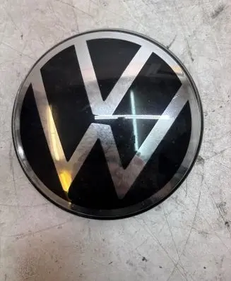 Volkswagen Polo VI Manufacturer badge logo/emblem 2GM853601E 00633016