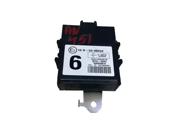Toyota Avensis T270 Door central lock control unit/module 8974105091