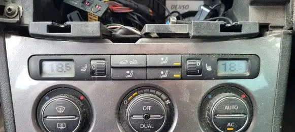 Volkswagen PASSAT B6 Climate control unit 3C0907044DA