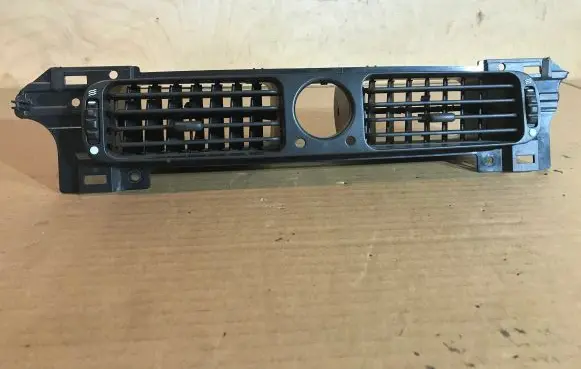Jaguar XJ X308 Dash center air vent grill GND6770AB D1B1A
