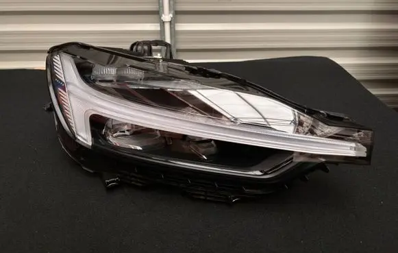 Volvo XC60 Headlight/headlamp 32420435