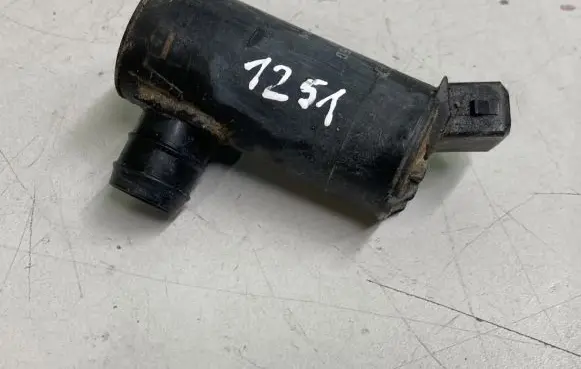 Volvo XC90 Windscreen/windshield washer pump 9169611