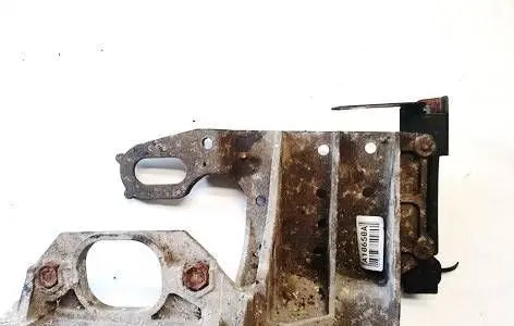 Engine mounting bracket