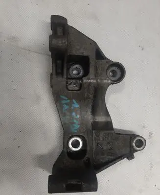 Volkswagen Polo IV 9N3 Generator/alternator bracket 045903143D