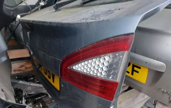 Ford Mondeo MK IV Tailgate/trunk/boot lid