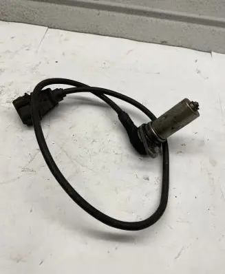 Audi A4 S4 B5 8D Crankshaft position sensor 028907319B
