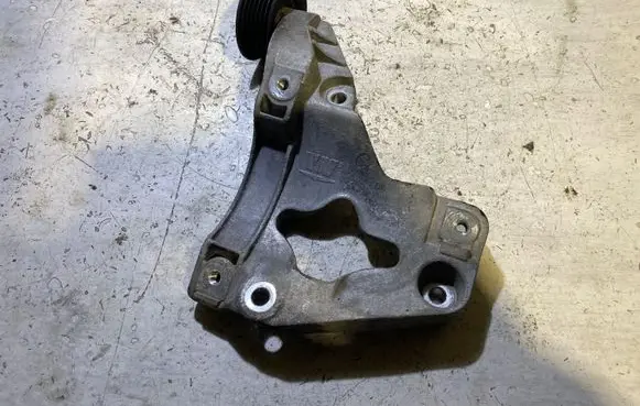 Jeep Grand Cherokee A/C compressor mount bracket VMMT0311