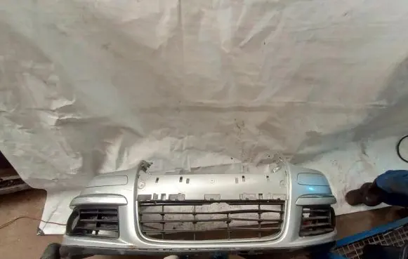 Volkswagen Jetta V Front bumper