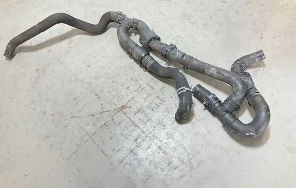Engine coolant pipe/hose
