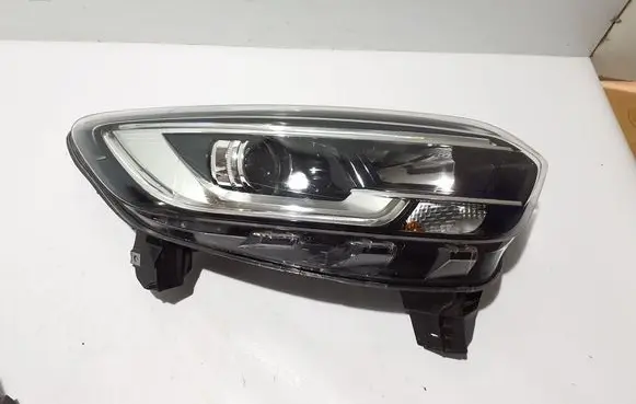 Renault Kadjar Headlight/headlamp 260104607R