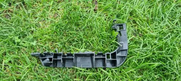 Audi A3 S3 8V Bumper support mounting bracket corner 8V3807184A