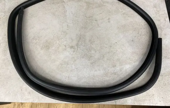 BMW 3 E90 E91 Rear door rubber seal (on body)