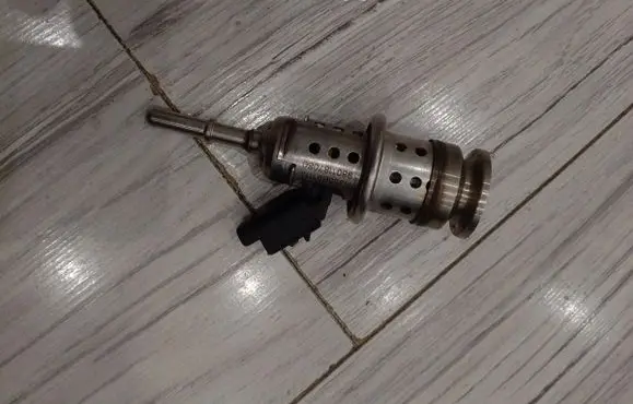 Peugeot 308 AdBlue injector 9801187080