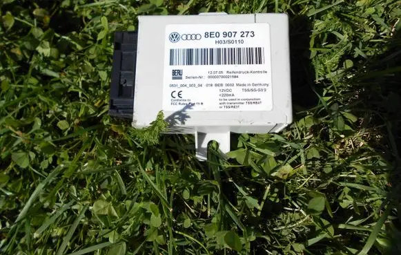 Audi A4 S4 B7 8E 8H Tire pressure control unit 8E0907273