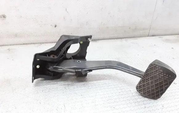 Mercedes-Benz S W220 Brake pedal A2202901119