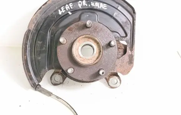 Nissan Leaf I (ZE0) Front wheel hub