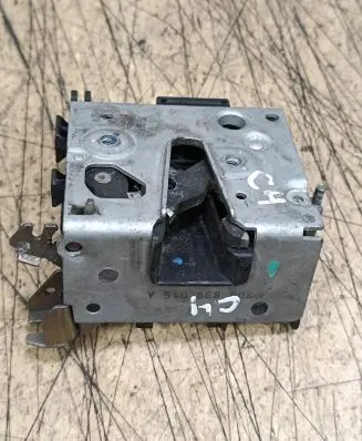 Audi A6 S6 C4 4A Rear door lock 8D0839015A