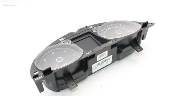 Volkswagen PASSAT CC Speedometer (instrument cluster) 3C8920981D