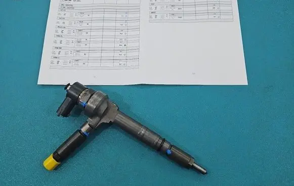 Opel Astra H Fuel injector 0445110175 IMPRK1540588