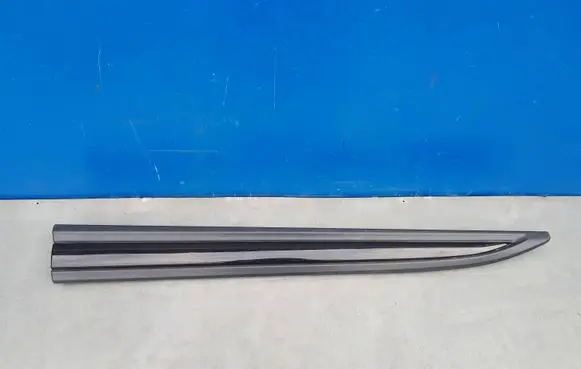 Mitsubishi Outlander Front door trim (molding) 5727A403