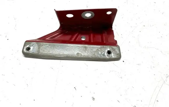Nissan Qashqai Fender mounting bracket 