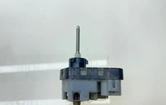 Headlight level adjustment motor